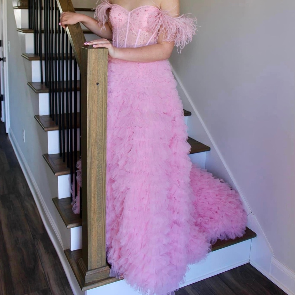 Size 2 Sherri hill prom dress